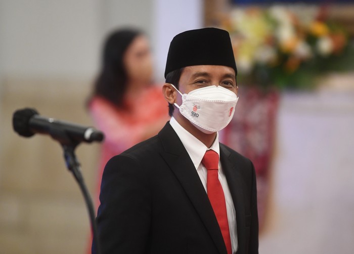 Dewan Pembina PSI Raja Juli Antoni bersiap mengikuti upacara pelantikan menteri dan wakil menteri Kabinet Indonesia Maju sisa masa jabatan periode 2019-2024 di Istana Negara, Rabu (15/6/2022). Presiden Joko Widodo secara resmi melantik Menteri Perdagangan Zulkifli Hasan, Menteri ATR/BPN Hadi Tjahjanto, Wamen ATR Raja Juli Antoni, Wamendagri John Wempi Watipo dan Wamenaker Afriansyah Noor. ANTARA FOTO/Akbar Nugroho Gumay/aww.