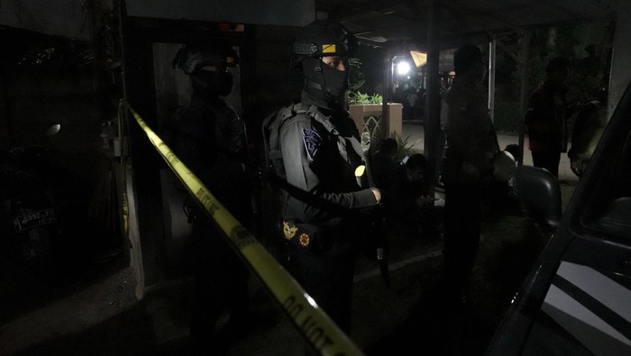 Ledakan di Desa Randegan, Kebasen, Banyumas, Jawa Tengah, menewaskan 1 orang. Dua rumah juga dilaporkan rusak akibat ledakan tersebut. Ini penampakannya.