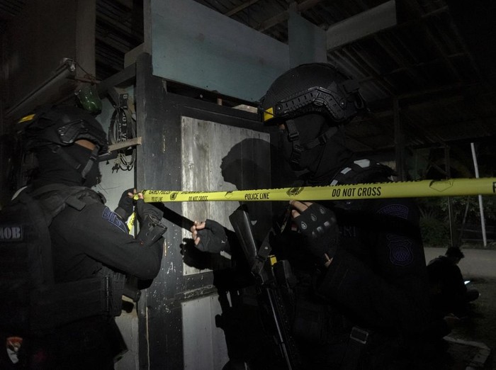 Ledakan di Desa Randegan, Kebasen, Banyumas, Jawa Tengah, menewaskan 1 orang. Dua rumah juga dilaporkan rusak akibat ledakan tersebut. Ini penampakannya.