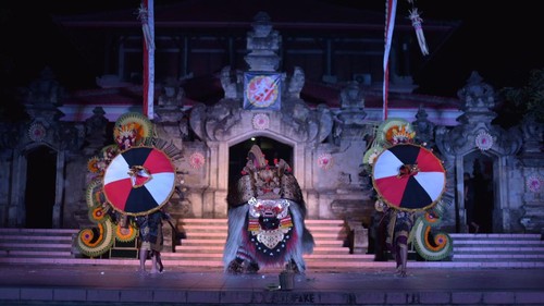 Penampilan Sanggar Keong Sari dari Banjar Batur, Desa Batu Bulan, Sukawati, Duta kabupaten Gianyar dalam lomba Barong Ket di PKB ke-44 yang digelar di Taman Budaya Art Center, Denpasar Rabu (15/6/2022) malam