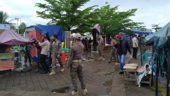 Penertiban PKL di Kawasan Lego-lego Makassar
