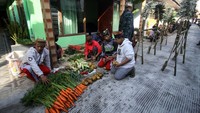 Ongkek akan dibawa ke Pura untuk upacara dan doa bersama dengan pelaksanaan ritual larung sesaji di kawah Gunung Bromo.