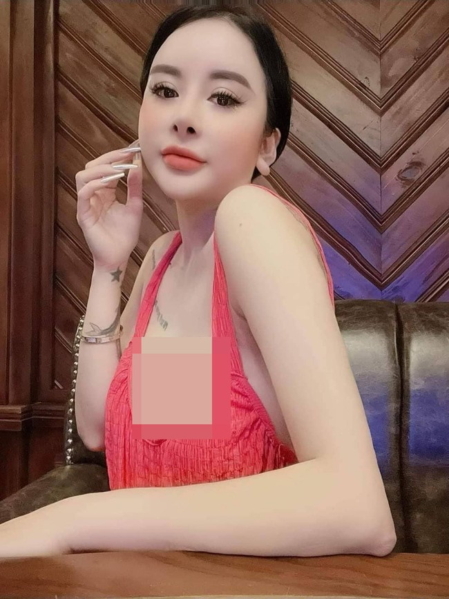 Penggeledahan darurat di kediaman Hang juga dilakukan. Dari penggeledahan tersebut polisi menyita tambahan timbangan elektronik, 24 pil obat sintetik dan 23 gram narkotika jenis sabu. Foto: dok. tuoitrexahoi.vn