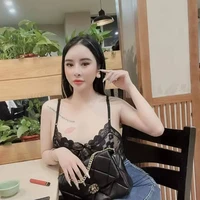 Di media sosialnya sendiri Hang selalu tampil cantik dan mewah. Ia pun gemar mengedit foto-foto yang diunggahnya, sehingga tak heran jika foto-foto di media sosialnya itu tampak berbeda. Foto: Saostar