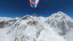 Badas! Cara Baru Turun dari Gunung Everest... dengan Paralayang