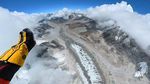 Badas! Cara Baru Turun dari Gunung Everest... dengan Paralayang