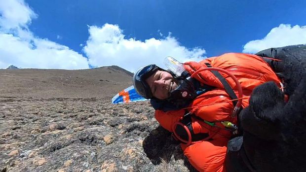 Pierre Carter, paralayang menuruni Gunung Everest