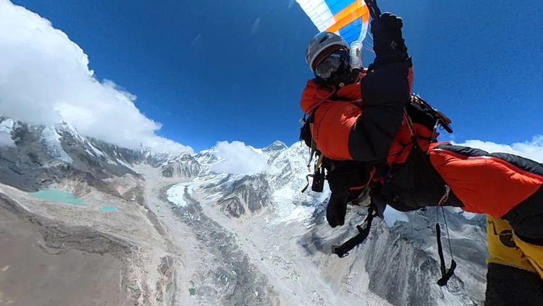 Pierre Carter, paralayang menuruni Gunung Everest Pierre Carter, paralayang menuruni Gunung Everest