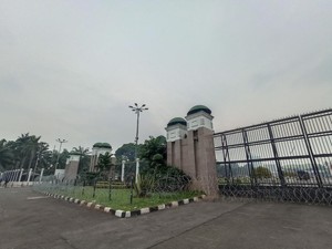 Polisi Pasang Kawat Berduri Jelang Demo Buruh di DPR Hari Ini