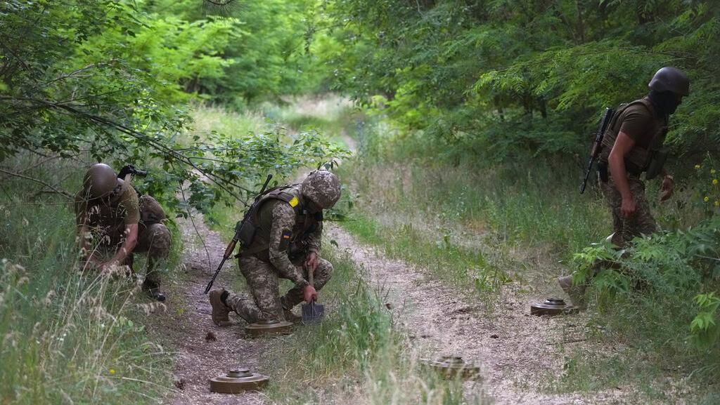 Momen Mencekam Tentara Ukraina Diserang di Hutan