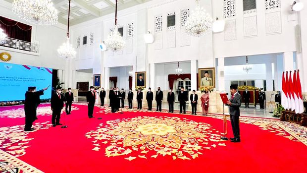 Presiden Joko Widodo melantik dua menteri dan tiga wakil menteri Kabinet Indonesia Maju untuk sisa masa jabatan periode tahun 2019-2024 di Istana Negara, Jakarta, Rabu (15/6/2022). (Foto: Laily Rachev - Biro Pers Sekretariat Presiden)