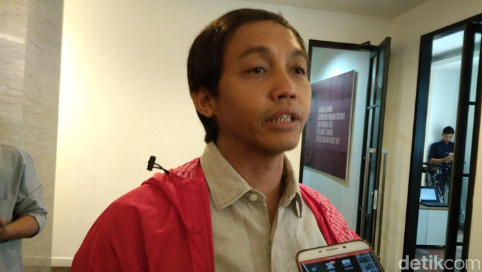 Raja Juli Antoni akan dilantik Presiden Joko Widodo (Jokowi) menjadi Wamen ATR/BPN hari ini. Simak informasi berikut soal profil Raja Juli Antoni.
