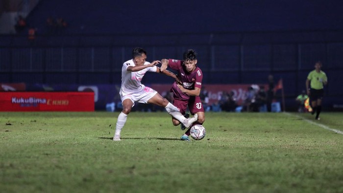 PSM Makassar kalah dari Persikabo 1973 lewat gol penalti di akhir laga.
