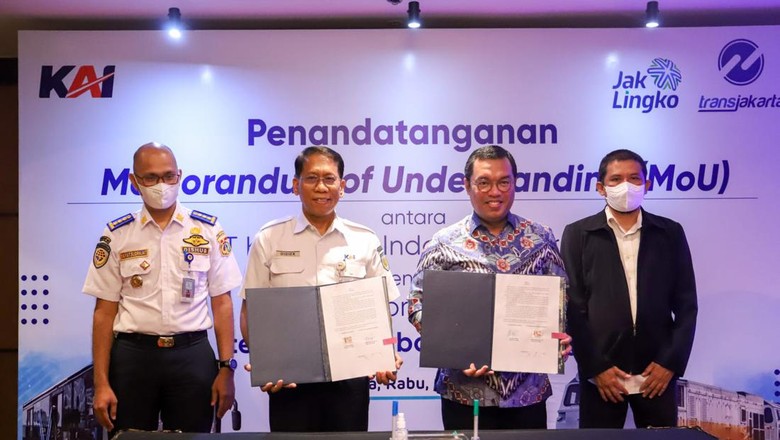 PT KAI dan PT Transportasi Jakarta melakukan kolaborasi strategis PT KAI dan PT Transportasi Jakarta melakukan kolaborasi strategis