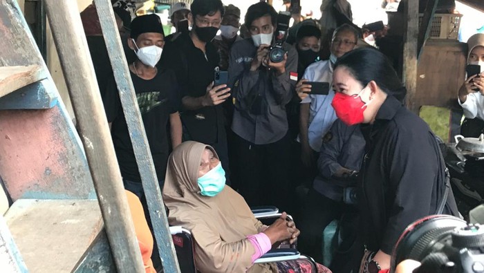 Puan Maharani diteriaki presiden saat temui warga