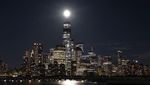 Purnama Stroberi di Langit New York Bikin Jatuh Hati