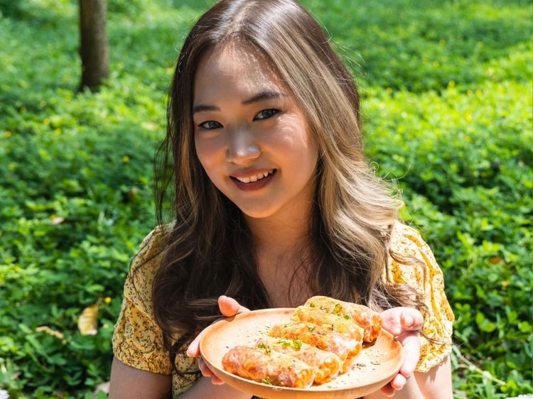 Potret Rebecca Suwignyo yang Senang Masak dan Liburan