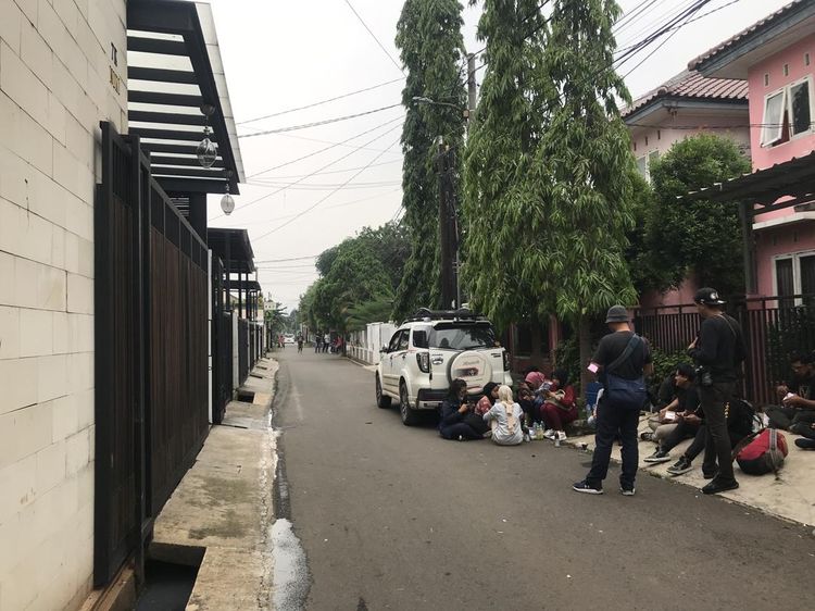 Suasana di Depan Rumah Nikita Mirzani yang Didatangi Polisi