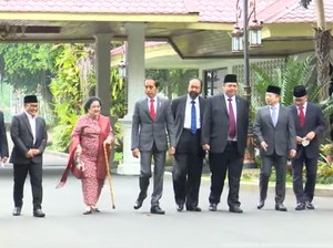 Kala Jokowi dan 7 Ketum Parpol Jalan Bareng ke Pelantikan Menteri-Wamen
