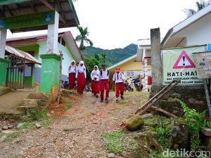 Kisah Siswa-siswa SD Pedalaman Sulsel Pantang Menyerah demi Bersekolah