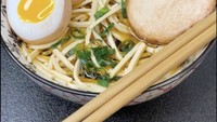 Ramen ala jepang yang lengkap dengan telur ini tidak asli, melainkan benar-benar terbuat dari slime. Foto: TikTok @gtcreationslime