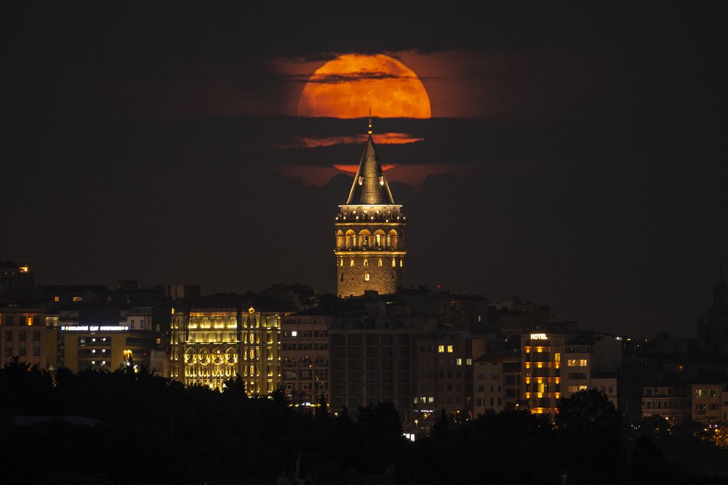 Supermoon yang dikenal sebagai 