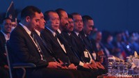 Sejumlah pengurus Partai Nasdem, di antaranya: Sekretaris Jenderal Johnny G. Plate, Bendahara Umum Ahmad Sahroni dan Ketua Badan Pemenangan Pemilu Rachmat Gobel. Ada juga Gubernur Akademi Bela Negara I Gusti Kompyang Manila nampak duduk sejajar dengan Surya Paloh dan petinggi Partai NasDem lainnya.