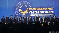 Ketua Umum Partai Nasdem Surya Paloh mengungkapkan belum ada partai politik (parpol) yang mendekati Partai Nasdem untuk berkoalisi menghadapi Pemilu 2024.