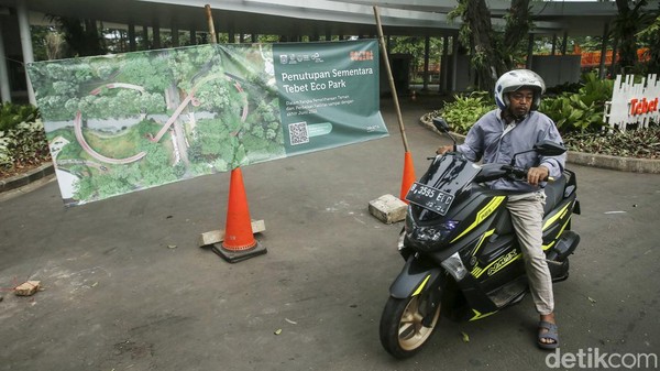 Taman yang berada di Jakarta Selatan ini ditutup hingga akhir Juni mendatang. 