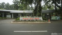 Penutupan ini diberlakukan dalam rangka pemeliharaan serta perbaikan taman. 