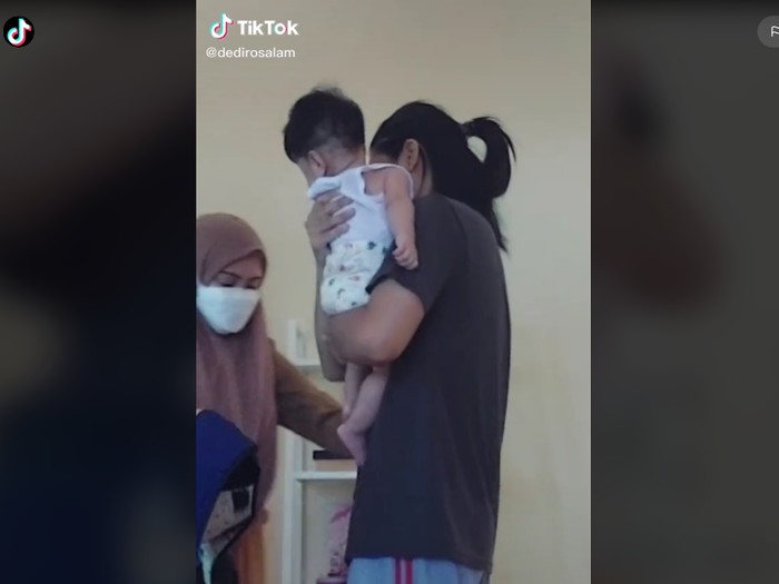 Unggahan viral di media sosial. Unggahan viral di media sosial.