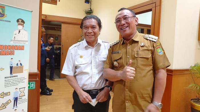 Walkot Cilegon (kanan) dan Pj Gubernur (kiri) Banten usai berdiskusi