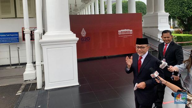 Zulkifli Hasan Tiba di Istana Kepresidenan Jakarta (CNBC Indonesia/ Chandra Gian Asmara)