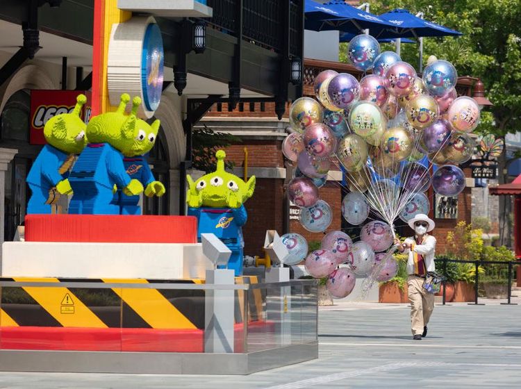Selamat Ulang Tahun ke-6 Disneyland Shanghai
