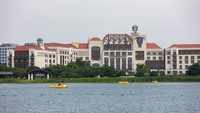 Dalam rangka perayaan hari jadi yang-6 ini, Disneyland Shanghai membuka kembali kompleks resort dan hotel untuk pertama kalinya sejak pandemi, Kamis (16/6/2022). Adakah kenangan kalian di sana?