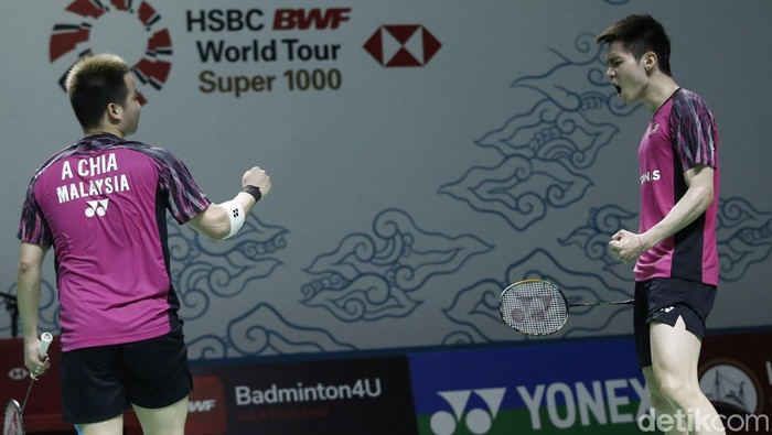 Pasangan Malaysia Aaron Chia/Soh Wooi Yik sukses mengalahkan wakil Belanda Ruben Jille/Ties Van Der Lecq dalam duel ketat 21-17, 16-21, 21-6.