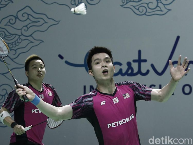 Aaron Chia/Soh Wooi Yik Sisihkan Wakil Belanda