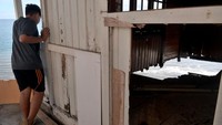 Bencana ini menghanyutkan setidaknya 25 rumah warga, sejumlah resor dan hotel, memutus ruas jalan raya, merubohkan infrastruktur jembatan serta merusak sejumlah fasilitas umum.   