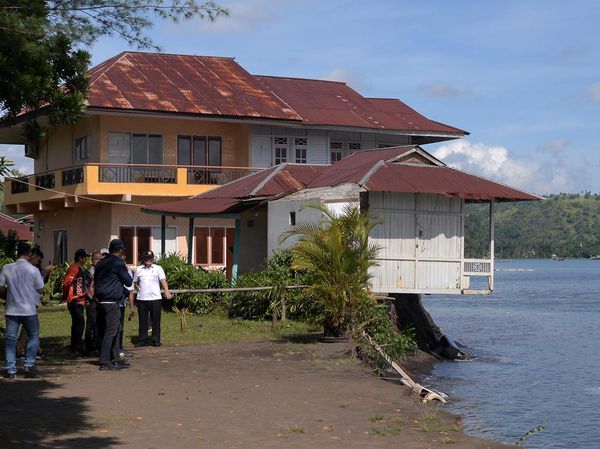 Puluhan Rumah Hanyut Gegara Abrasi Pantai Amurang, Sulut