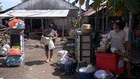 Pemerintah setempat mengeluarkan imbauan evakuasi pada warga yang bermukim di sekitar lokasi terdampak.  