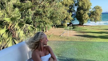 Tak hanya stadionnya, pemain berperingkat 15 dunia di sektor ganda campuran dan 32 dunia di ganda putri ini juga mengagumi masyarakat Indonesia yang sangat ramah. Foto: Instagram