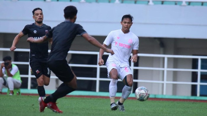 Andy Setyo (kanan).