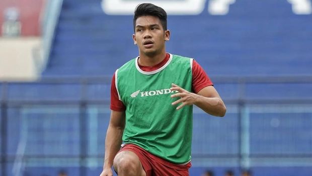 Bek PSM Makassar, Samuel Simanjuntak diragukan tampil lawan Persik Kediri karena cedera.