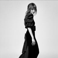 Bianca sendiri merupakan cucu dari seorang jurnalis bernama Adinegoro. Sebelum menjadi ibu Menteri, Bianca juga sudah pernah merasakan jadi Ibu Duta Besar Indonesia pada saat menemani Lutfi bertugas di Jepang tahun 2010-2013 dan Washington DC, Amerika Serikat pada 2020. Foto: Instagram/@bianca.alinda