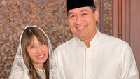 Kini menjadi istri pejabat, Bianca Adinegoro masih terlihat memesona di usia 52 tahun. Foto: Instagram @bianca.alinda