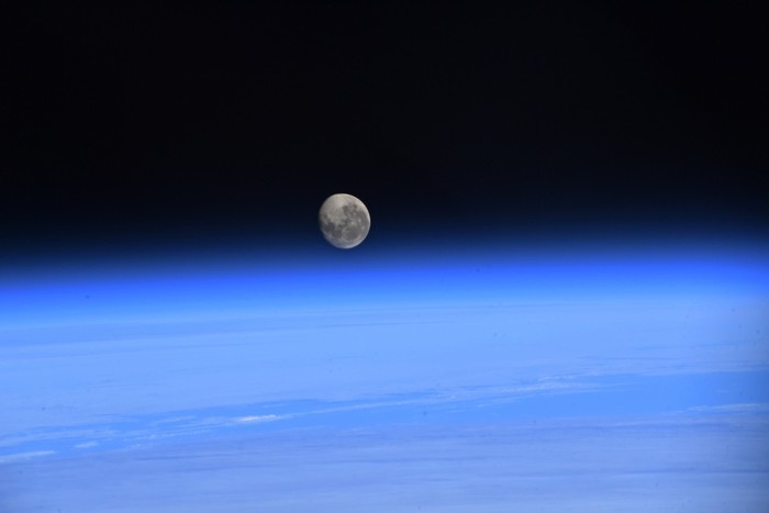 Bulan dari ISS