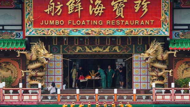 Hong Kong's iconic Jumbo Floating Restaurant is towed away in Hong Kong, Tuesday, June 14, 2022. Hong Kong's iconic restaurant on Tuesday departed the city, after its parent company failed to find a new owner and lacked funds to maintain the establishment amid months of COVID-19 restrictions. (AP Photo/Kin Cheung)
