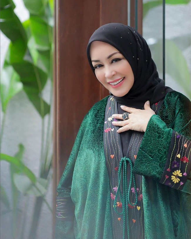 Chintami Atmanagara dikenal sebagai aktris yang populer di era 80 hingga 90-an.  Foto: Instagram/@chintamiatmanagara