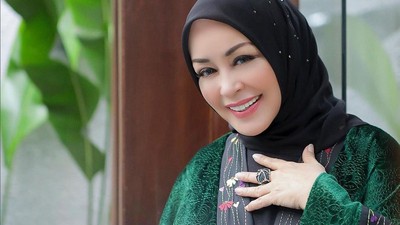 7 Potret Chintami Atmanegara Genap Berusia 60 Tahun, Cantiknya Nggak Luntur