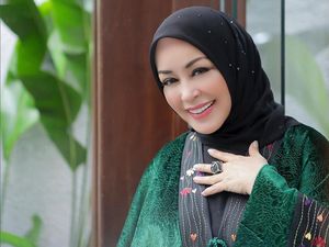 7 Potret Chintami Atmanegara Genap Berusia 60 Tahun, Cantiknya Nggak Luntur